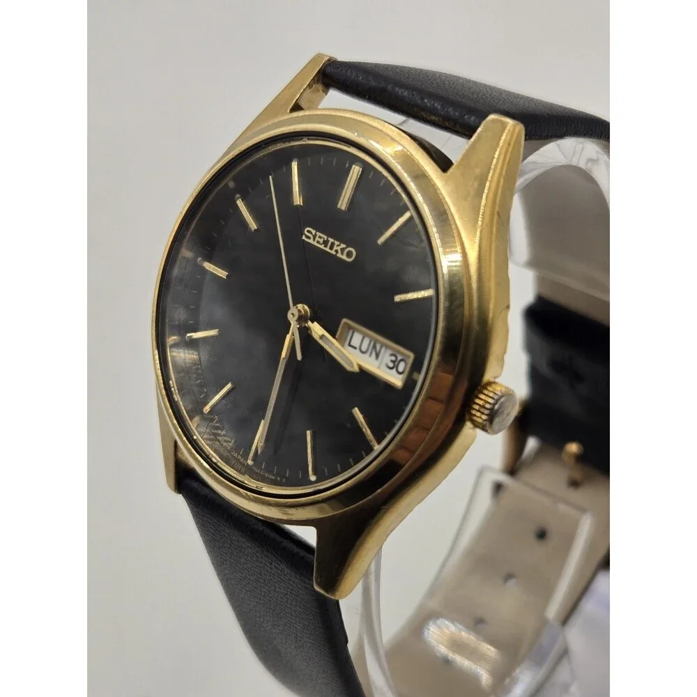 Seiko 7N43-8A99 Quartz Day/Date Vintage Men’s Watch. New Leather Band + Batt.